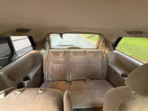 Used 2010 Toyota Sienna LE image 36