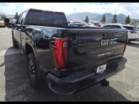 Used 2024 GMC Sierra 2500 Denali Ultimate AWD/4WD image 8