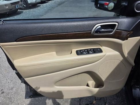 Used 2015 Jeep Grand Cherokee Laredo w/ Quick Order Package 23E image 11