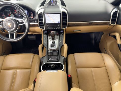 Certified 2018 Porsche Cayenne Platinum Edition image 28