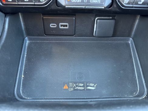 Used 2024 Chevrolet Suburban High Country image 29