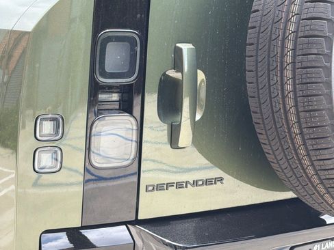New 2026 Land Rover Defender 110 X-Dynamic SE AWD/4WD image 17