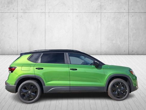 New 2026 Volkswagen Taos SE image 6