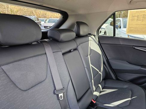 Used 2023 Kia Niro SX image 11