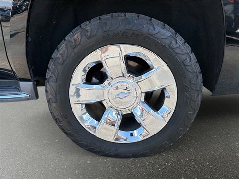 Used 2016 Chevrolet Suburban LTZ image 10