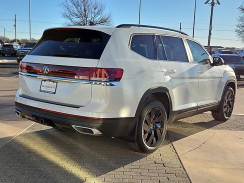 New 2026 Volkswagen Atlas SE image 3