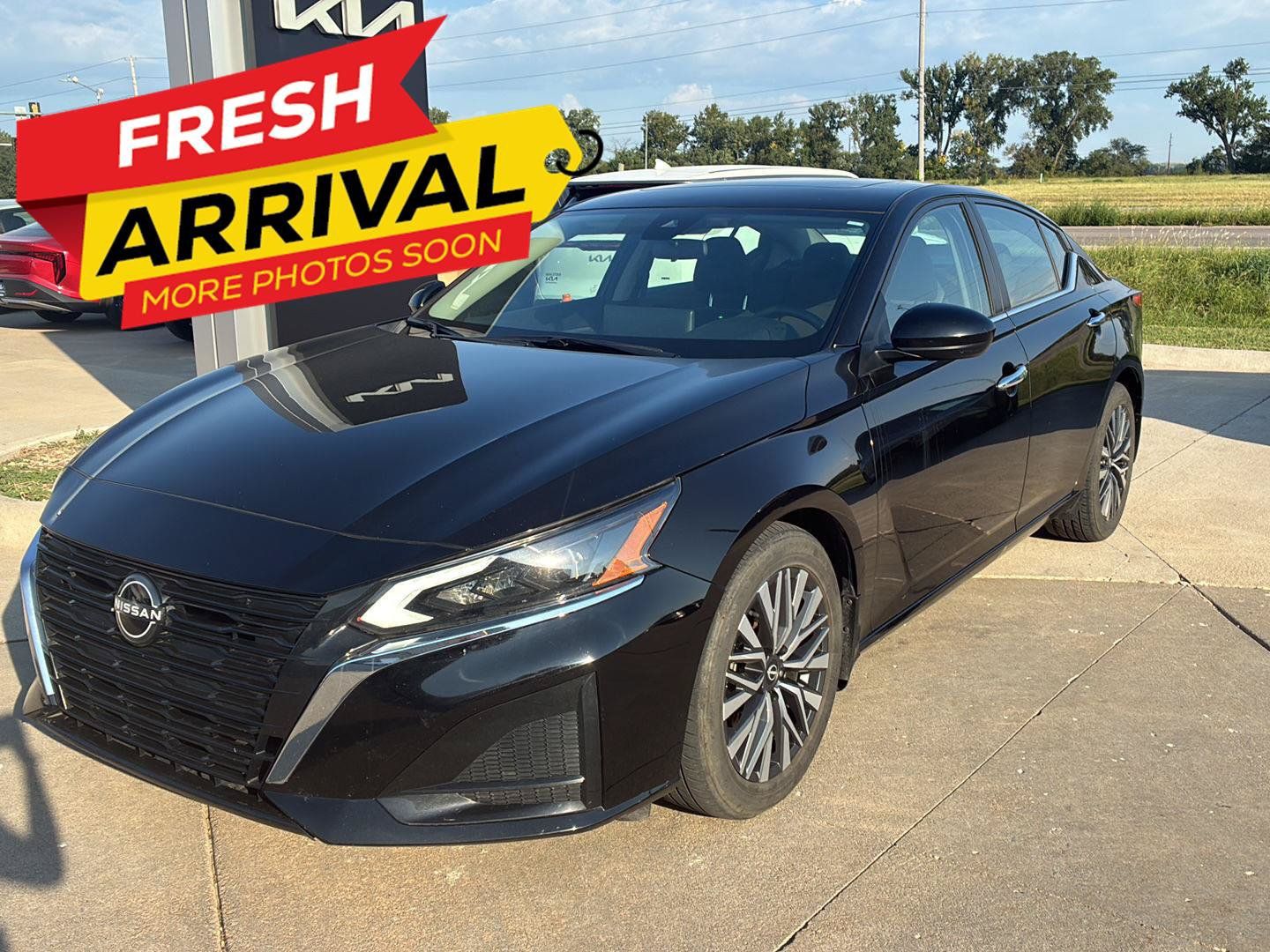Used 2023 Nissan Altima 2.5 SV w/ SV Premium Package FWD image 1