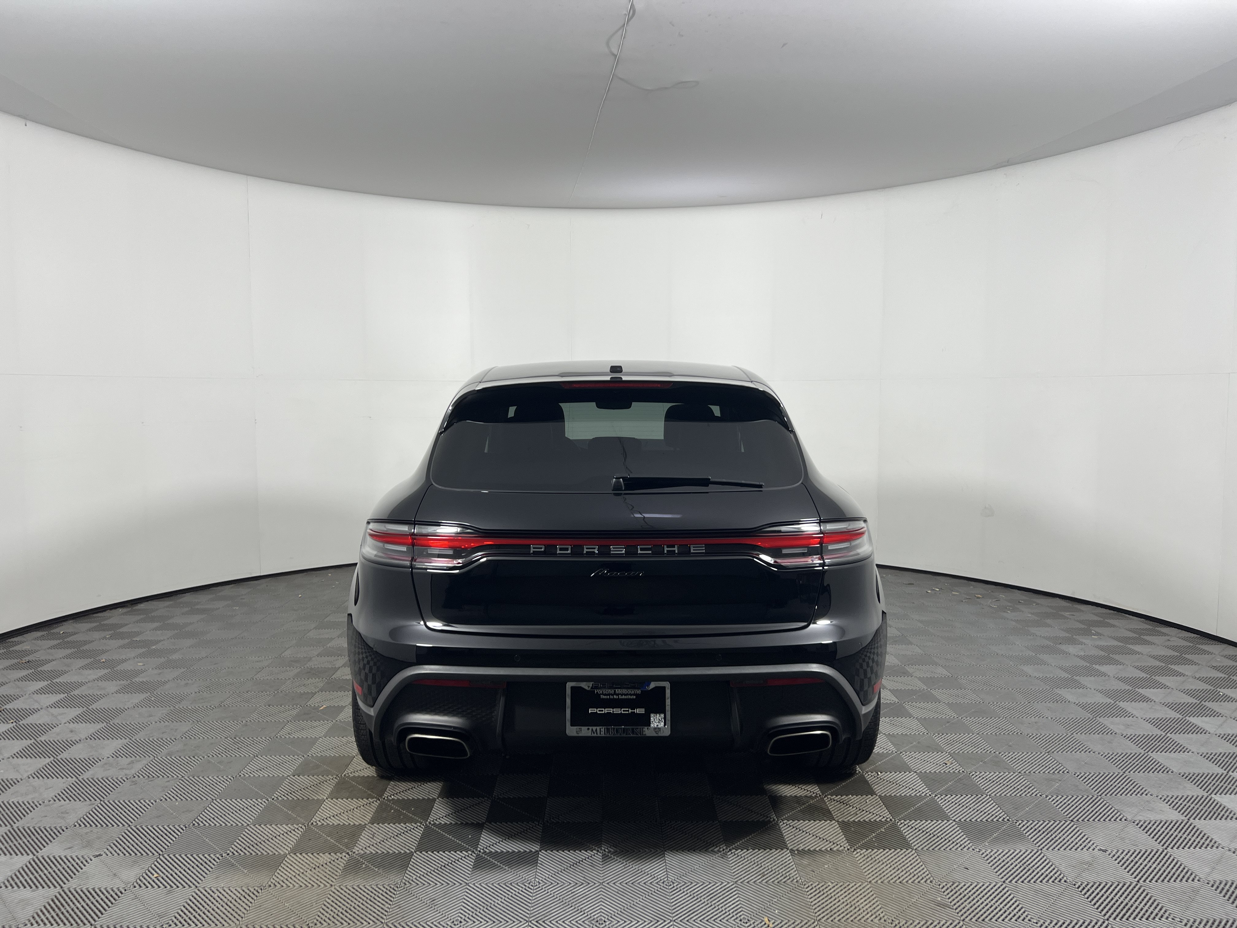 Certified 2026 Porsche Macan AWD/4WD image 6