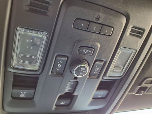 Used 2024 GMC Yukon XL Denali AWD/4WD image 23