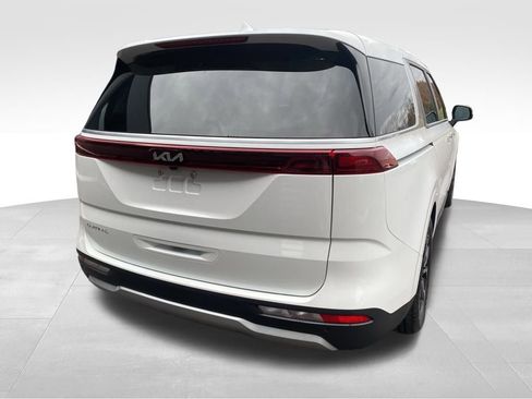 Used 2023 Kia Carnival EX image 24