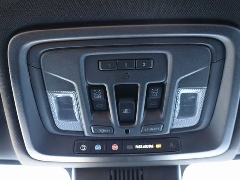 Used 2022 Chevrolet Silverado 1500 High Country image 14