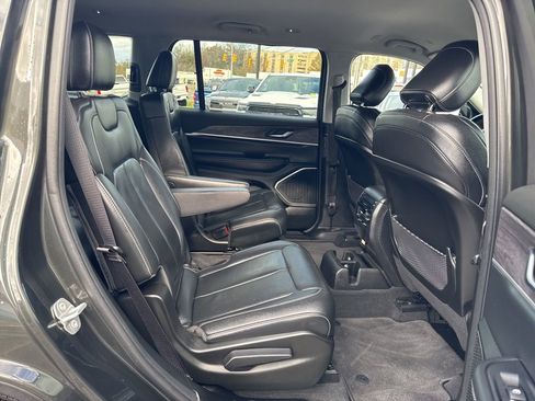 Used 2022 Jeep Grand Cherokee L Limited image 24