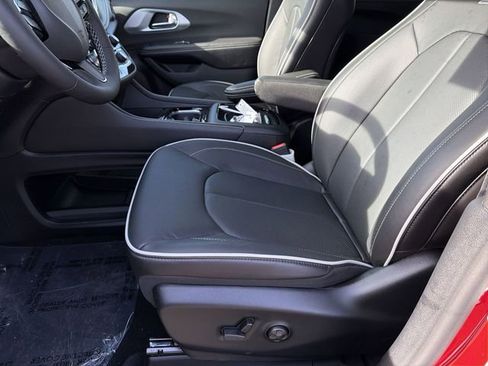 New 2026 Chrysler Pacifica Limited w/ S Appearance Package FWD image 20