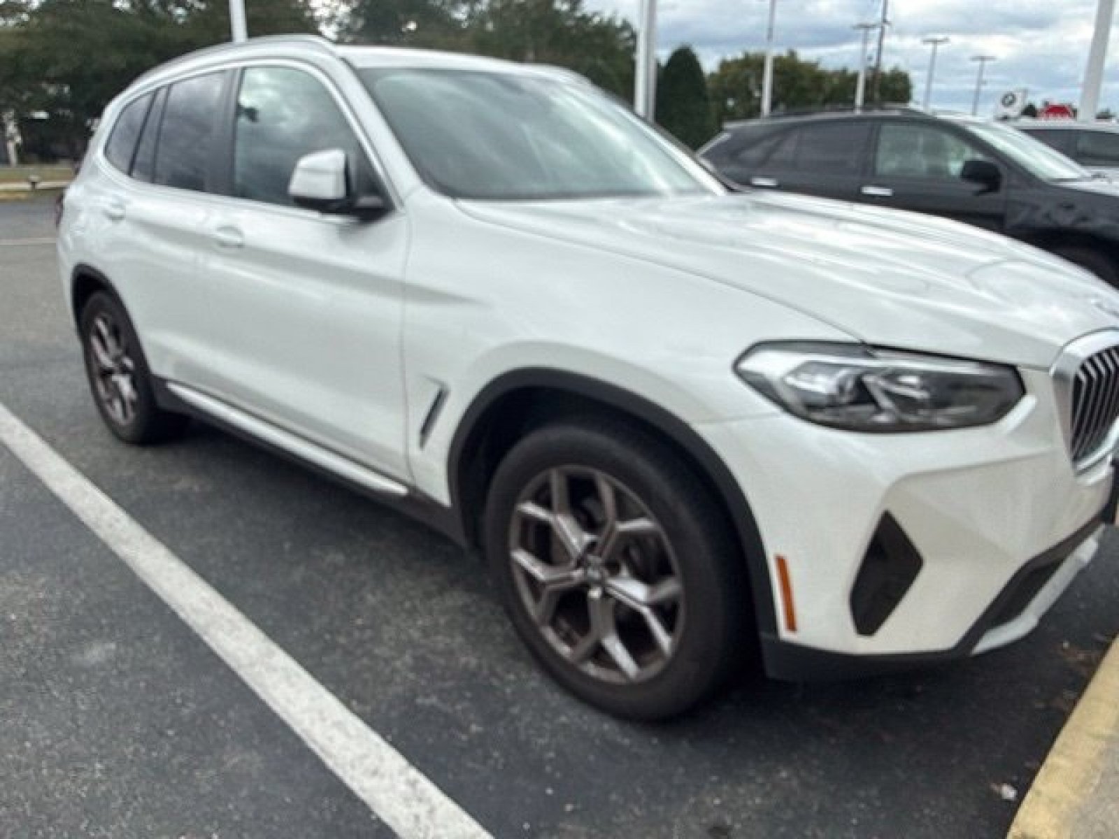 Used 2023 BMW X3 xDrive30i w/ Convenience Package AWD/4WD image 3