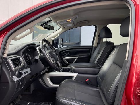 Used 2019 Nissan Titan PRO-4X w/ Pro-4x Utility Package image 10