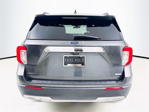 Used 2020 Ford Explorer XLT w/ Equipment Group 202A image 3