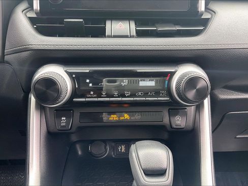 Used 2025 Toyota RAV4 LE image 37
