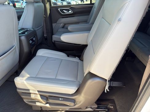 Used 2022 Chevrolet Suburban LT w/ Luxury Package image 24