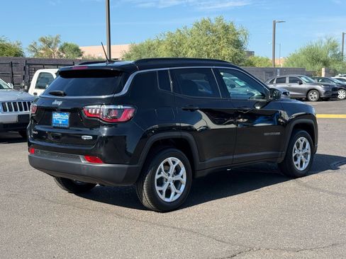 Used 2024 Jeep Compass Latitude AWD/4WD image 8