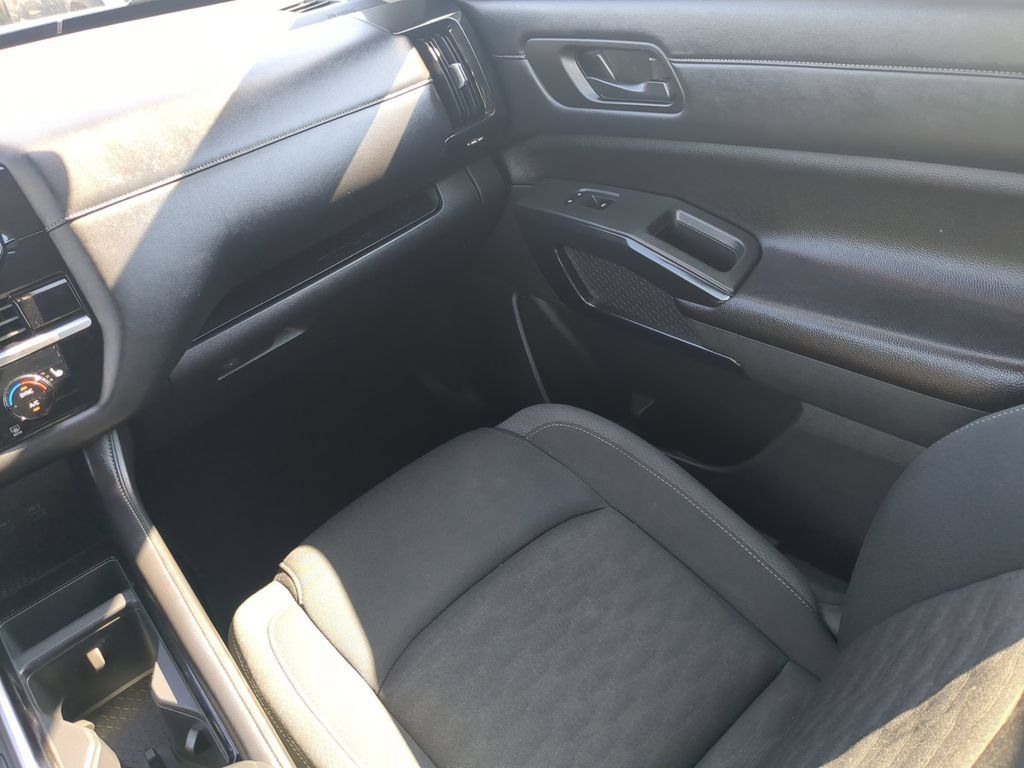 Used 2024 Nissan Pathfinder SV AWD/4WD image 15