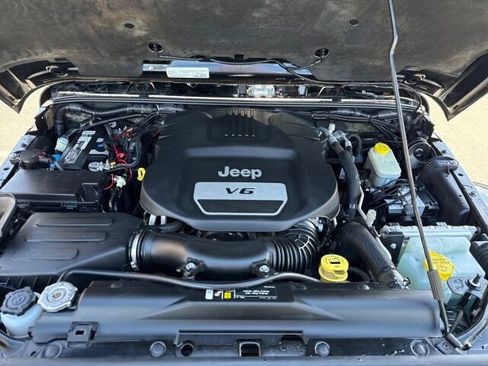 Used 2018 Jeep Wrangler Unlimited Sahara w/ Max Tow Package AWD/4WD image 20
