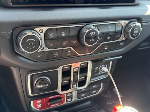 New 2025 Jeep Gladiator Rubicon w/ Convenience Group image 23