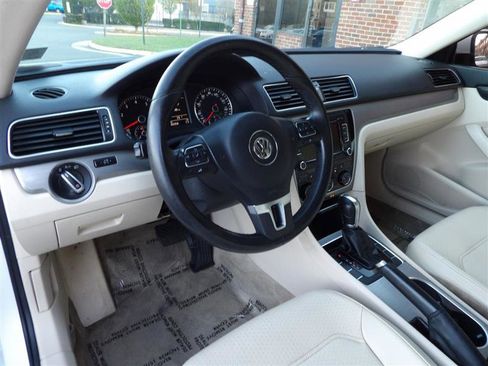 Used 2014 Volkswagen Passat 1.8T SE image 12