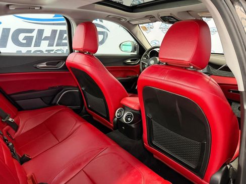 Used 2019 Alfa Romeo Giulia AWD image 24