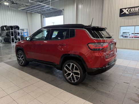 Certified 2025 Jeep Compass Limited w/ Elite Group AWD/4WD image 4