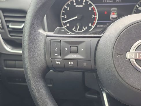 Used 2023 Nissan Rogue SV image 17