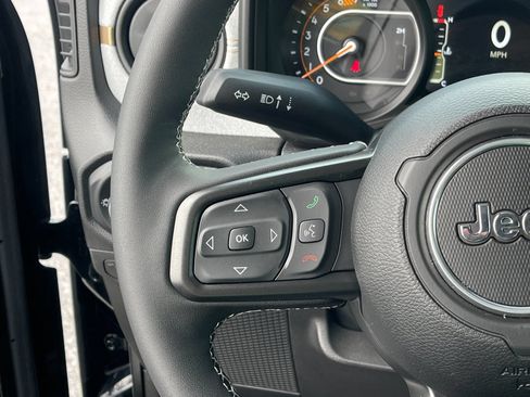 Used 2025 Jeep Wrangler Sport AWD/4WD image 25