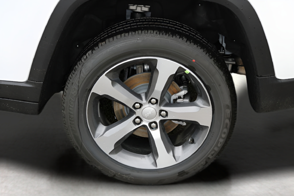New 2026 Jeep Grand Cherokee Limited RWD image 9