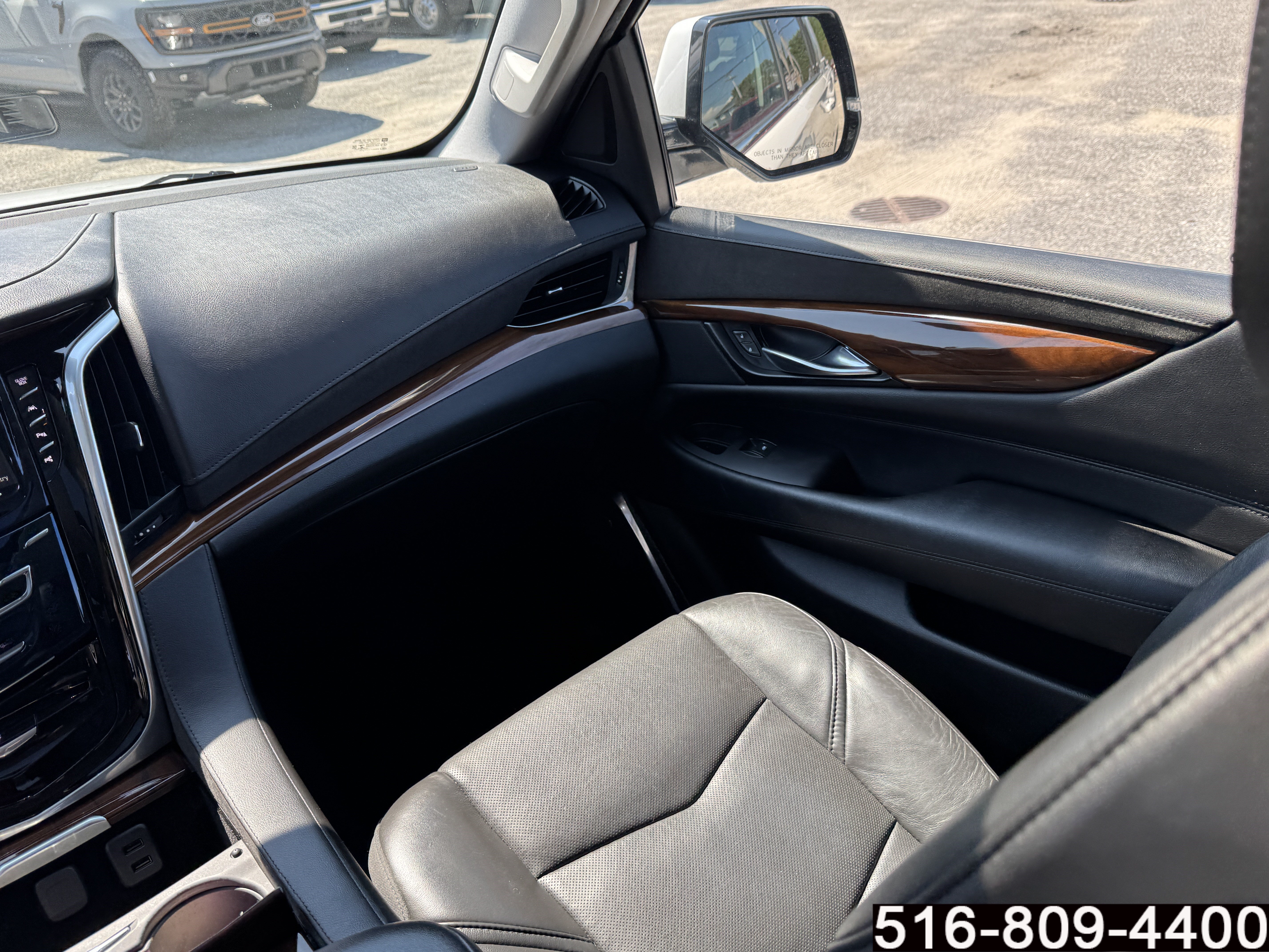 Used 2020 Cadillac Escalade Luxury AWD/4WD image 16