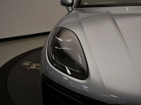 Certified 2026 Porsche Macan AWD/4WD image 13
