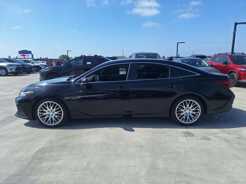 Used 2019 Toyota Avalon XLE w/ Carpet Mat Package FWD image 7