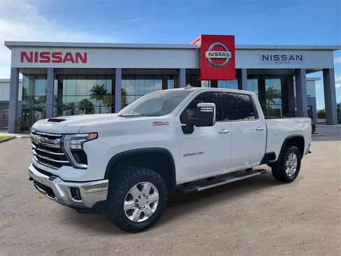 Used 2024 Chevrolet Silverado 2500 LTZ w/ LTZ Premium Package image 8
