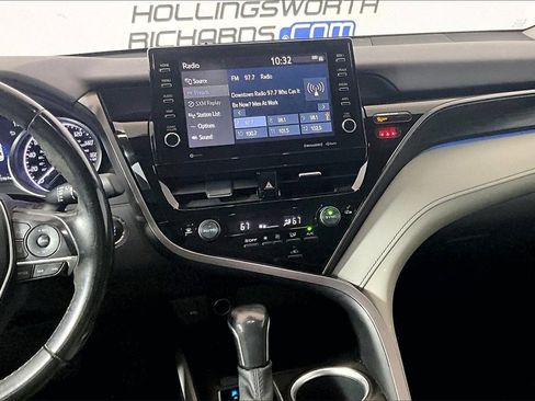 Used 2021 Toyota Camry XLE image 5