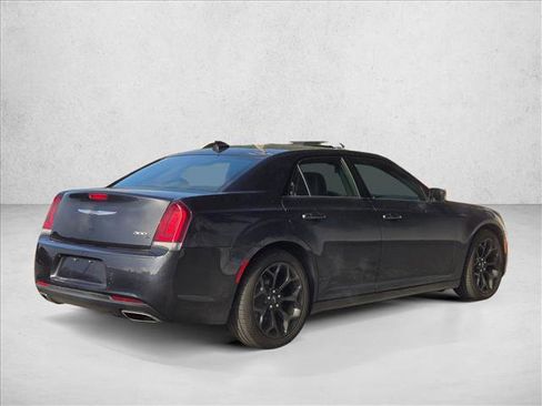 Used 2019 Chrysler 300 S image 5