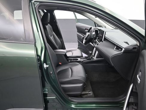 Used 2023 Toyota Corolla Cross XLE w/ Convenience Package AWD/4WD image 36