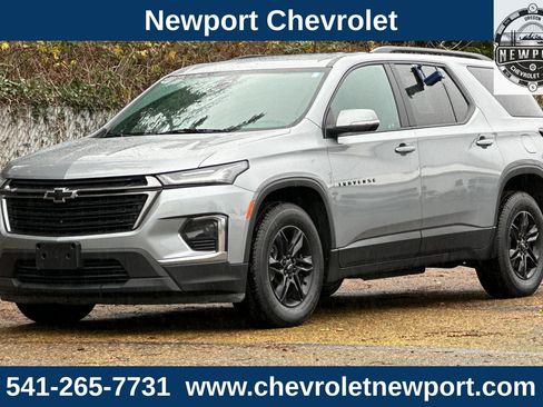Used 2023 Chevrolet Traverse LT w/ Midnight/Sport Edition image 9