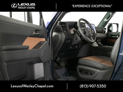 Used 2025 Lexus GX 550 w/ Accessory Package (Z1) image 20