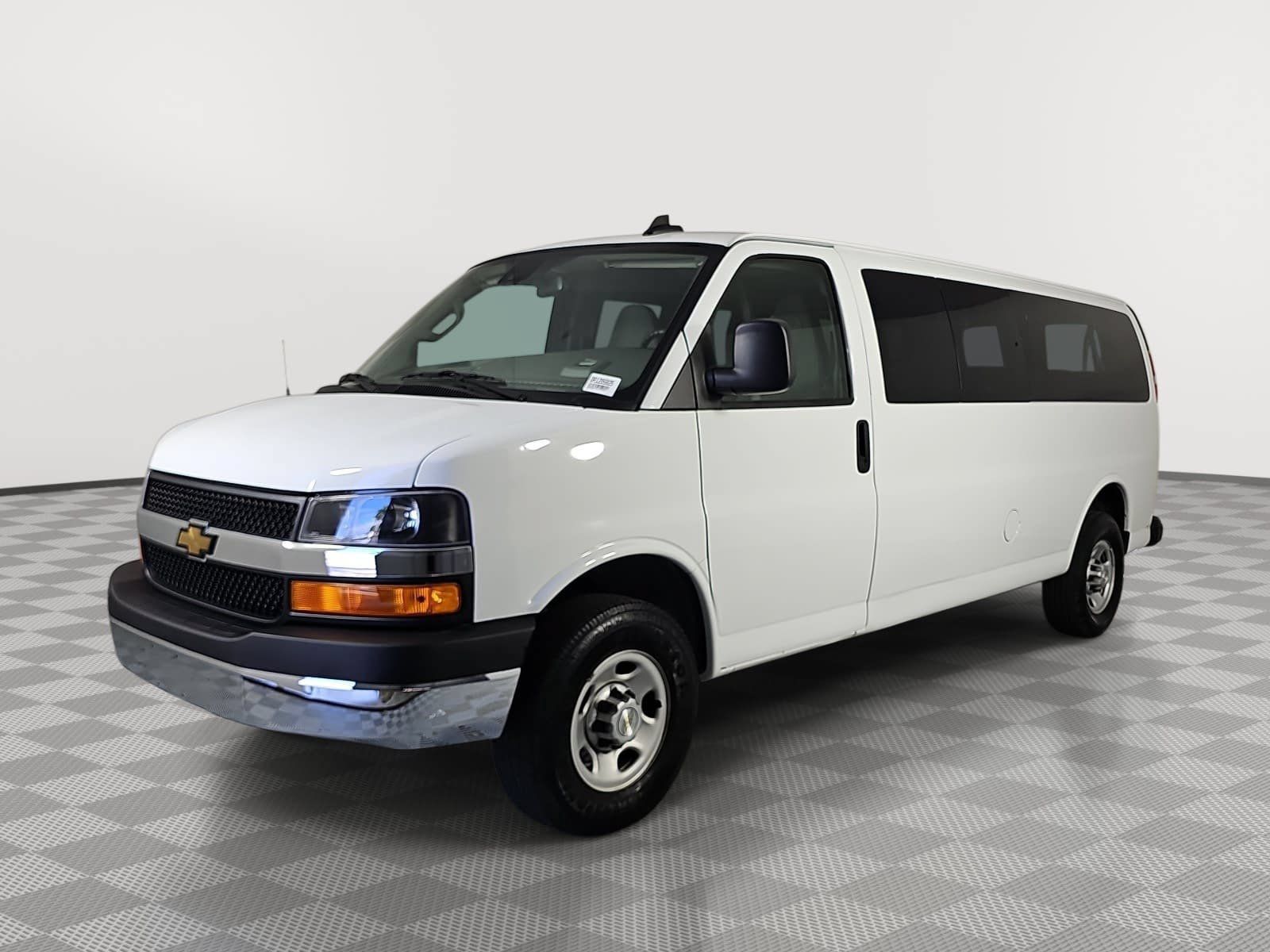 Used 2024 Chevrolet Express 3500 LS RWD image 4