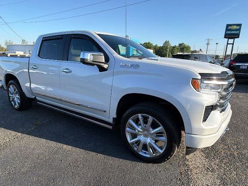 Certified 2023 Chevrolet Silverado 1500 High Country w/ High Country Premium Package AWD/4WD image 3