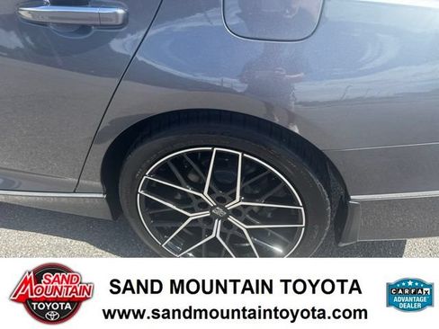 Used 2022 Honda Accord Touring image 11
