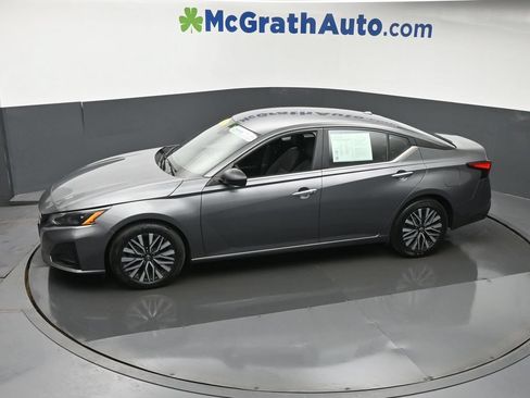 Used 2024 Nissan Altima 2.5 SV FWD image 22