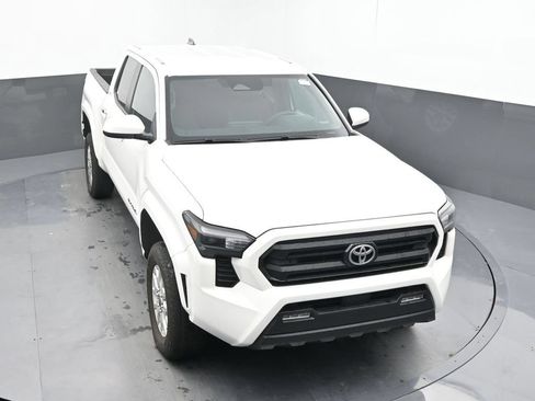 Used 2024 Toyota Tacoma SR5 AWD/4WD image 25