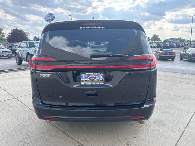 Used 2026 Chrysler Pacifica Limited w/ S Appearance Package FWD image 6