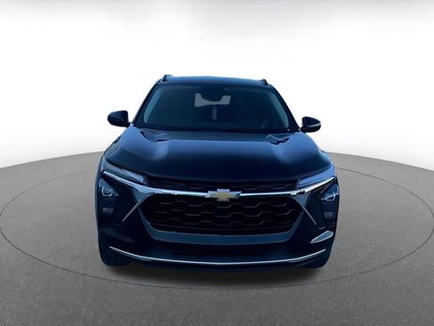 Used 2025 Chevrolet Trax LT w/ LT Convenience Package image 4