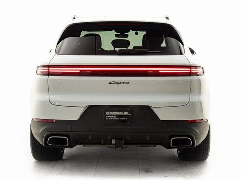 Used 2025 Porsche Cayenne image 36