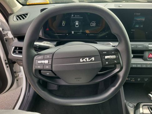 Used 2025 Kia K4 FWD image 23
